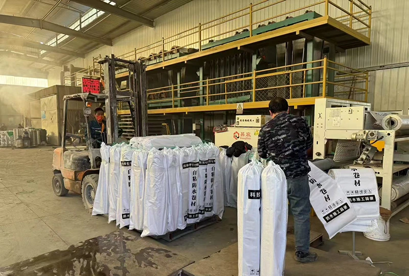 Quelles sont les caractéristiques de la membrane d'étanchéité auto-adhésive en polymère