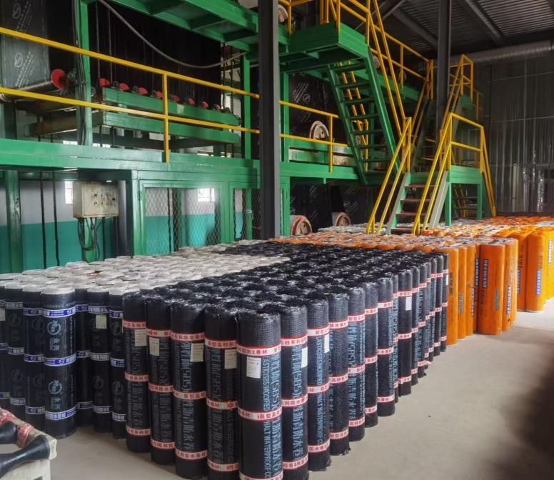 Ligne de production de membranes étanches au bitume SBS et App